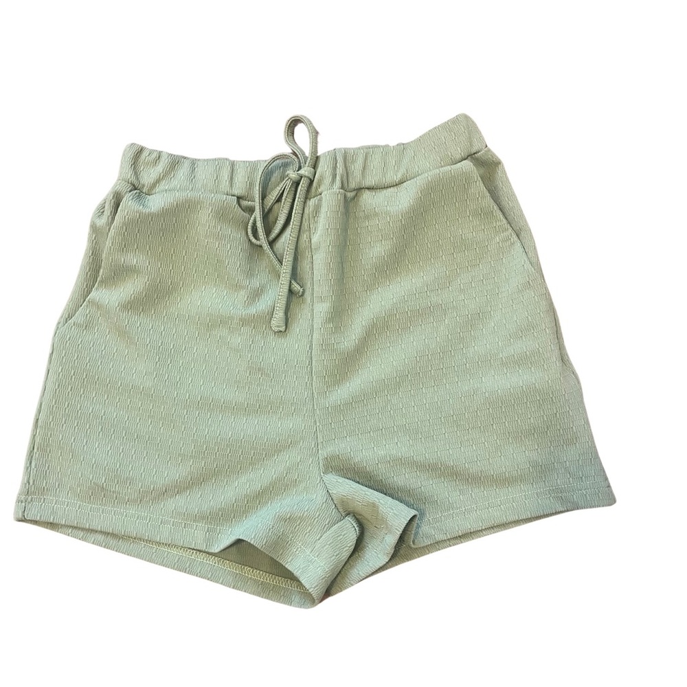 Flowy shorts with pockets and drawstring
